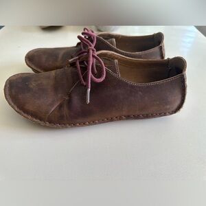 Clarks women 8.5 Janey Mae beeswax leather shoes.